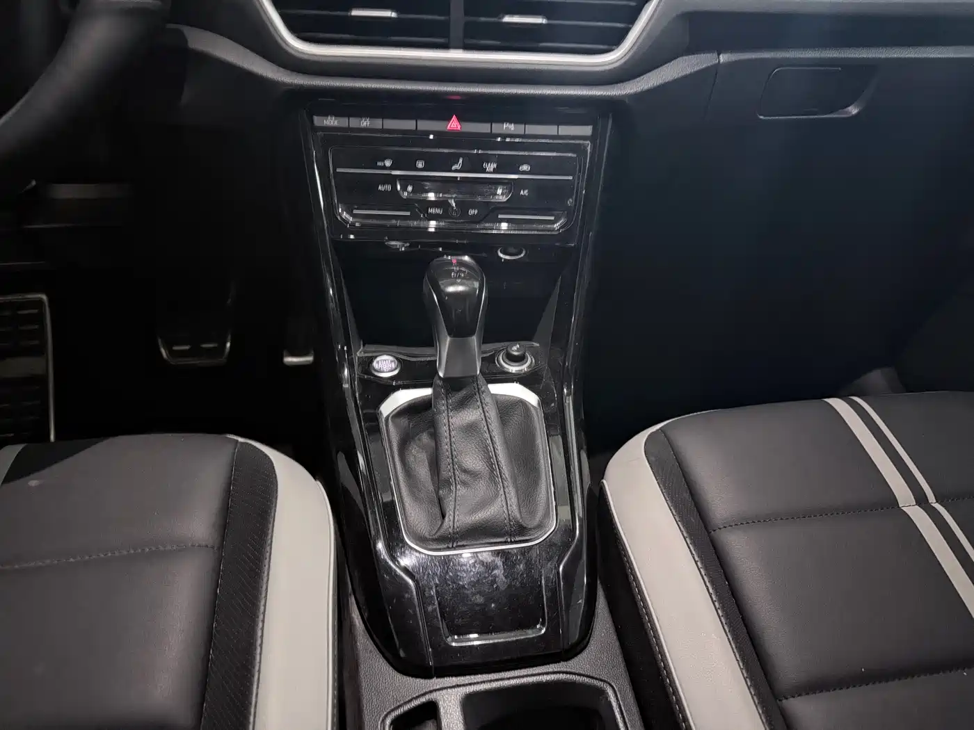 Volkswagen T-ROC 2023 300TSI DSG 2WD Dawn Edition фото 16