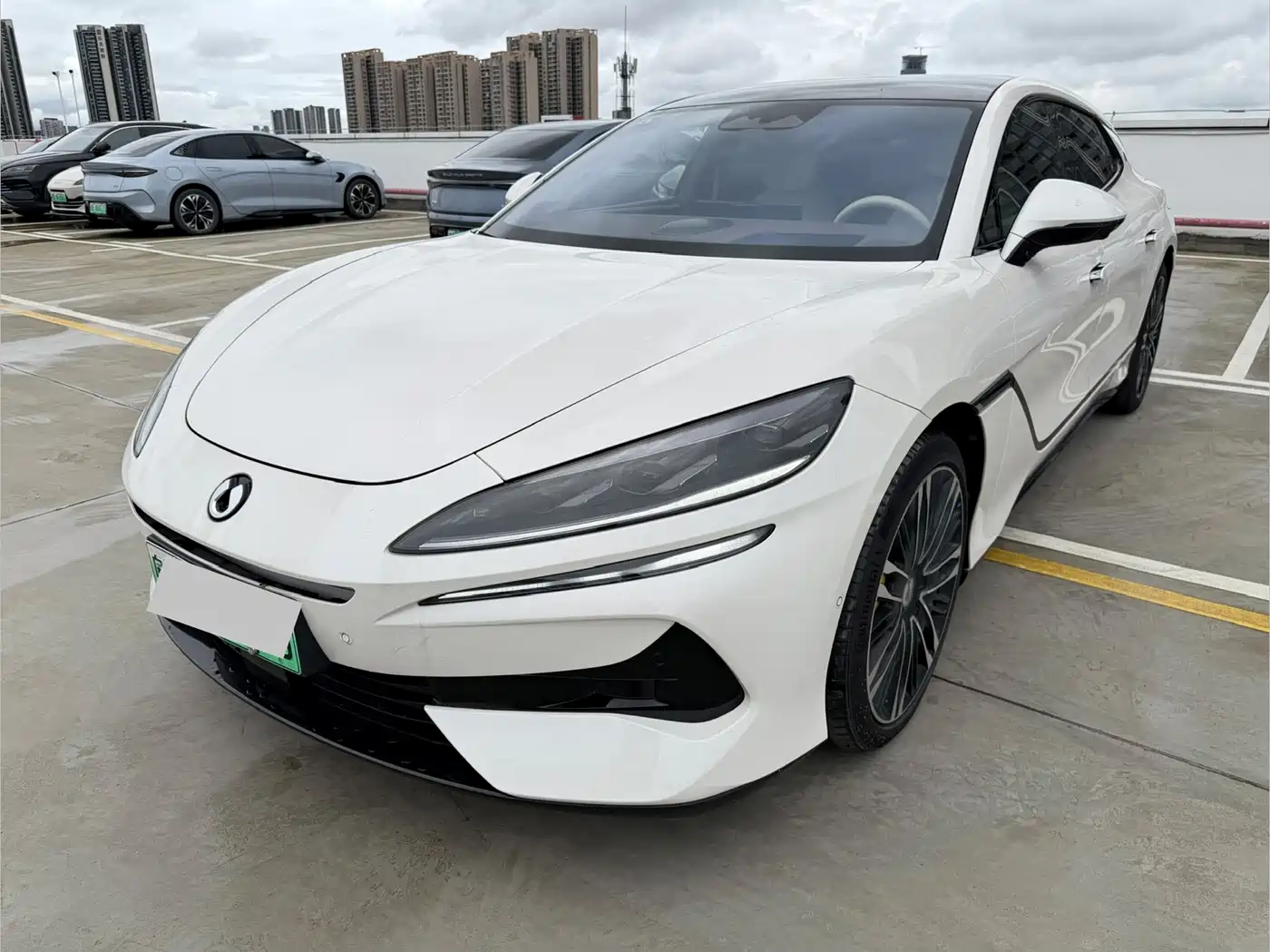 Photo 4 - Denza Z9GT