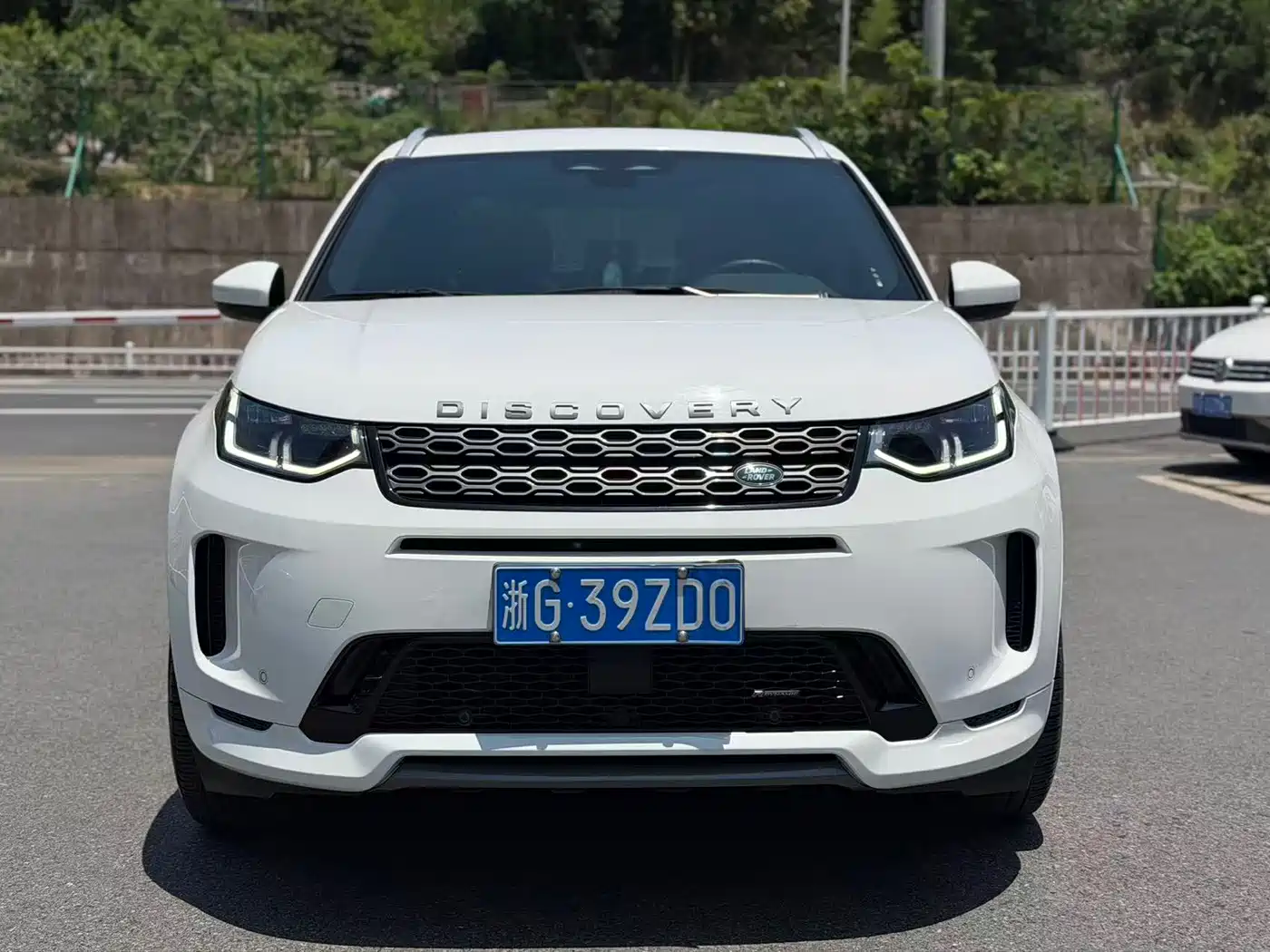 Land Rover Discovery Sport 2022 Model 249PS R-Dynamic S Performance Edition 5-Seater фото 2