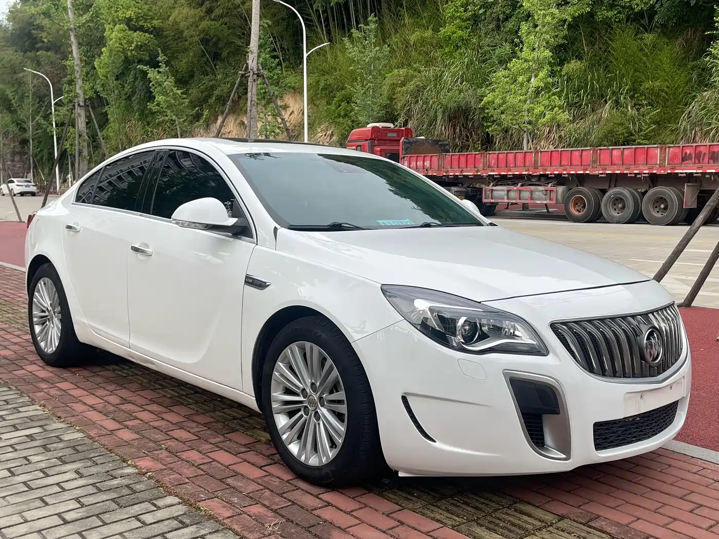 Photo 3 - Buick Regal