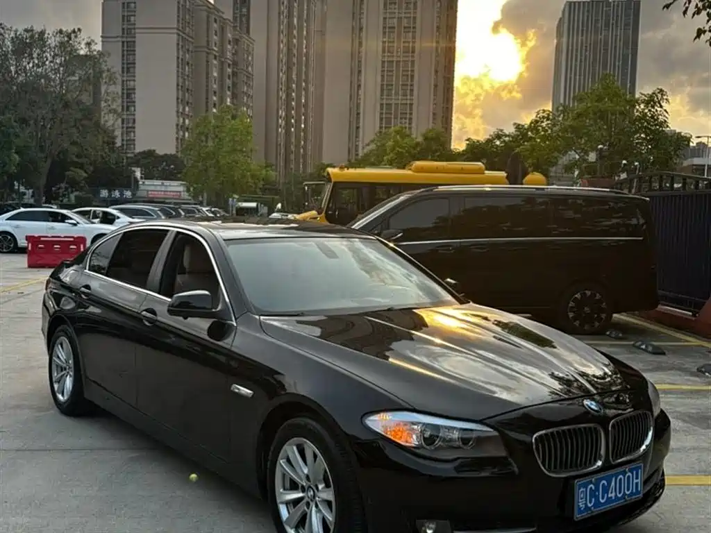 BMW 5 Series 2012 520Li Elegance фото 3