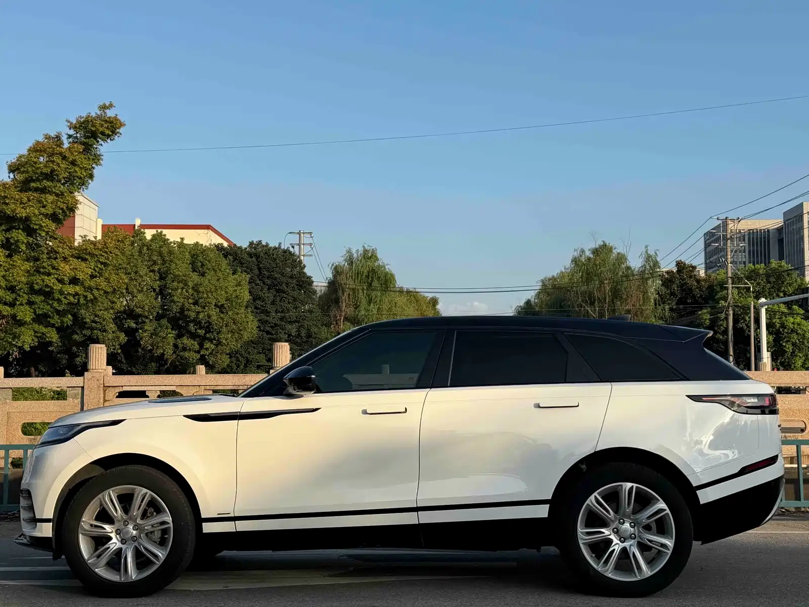 Фото 3 - Land Rover Range Rover Velar