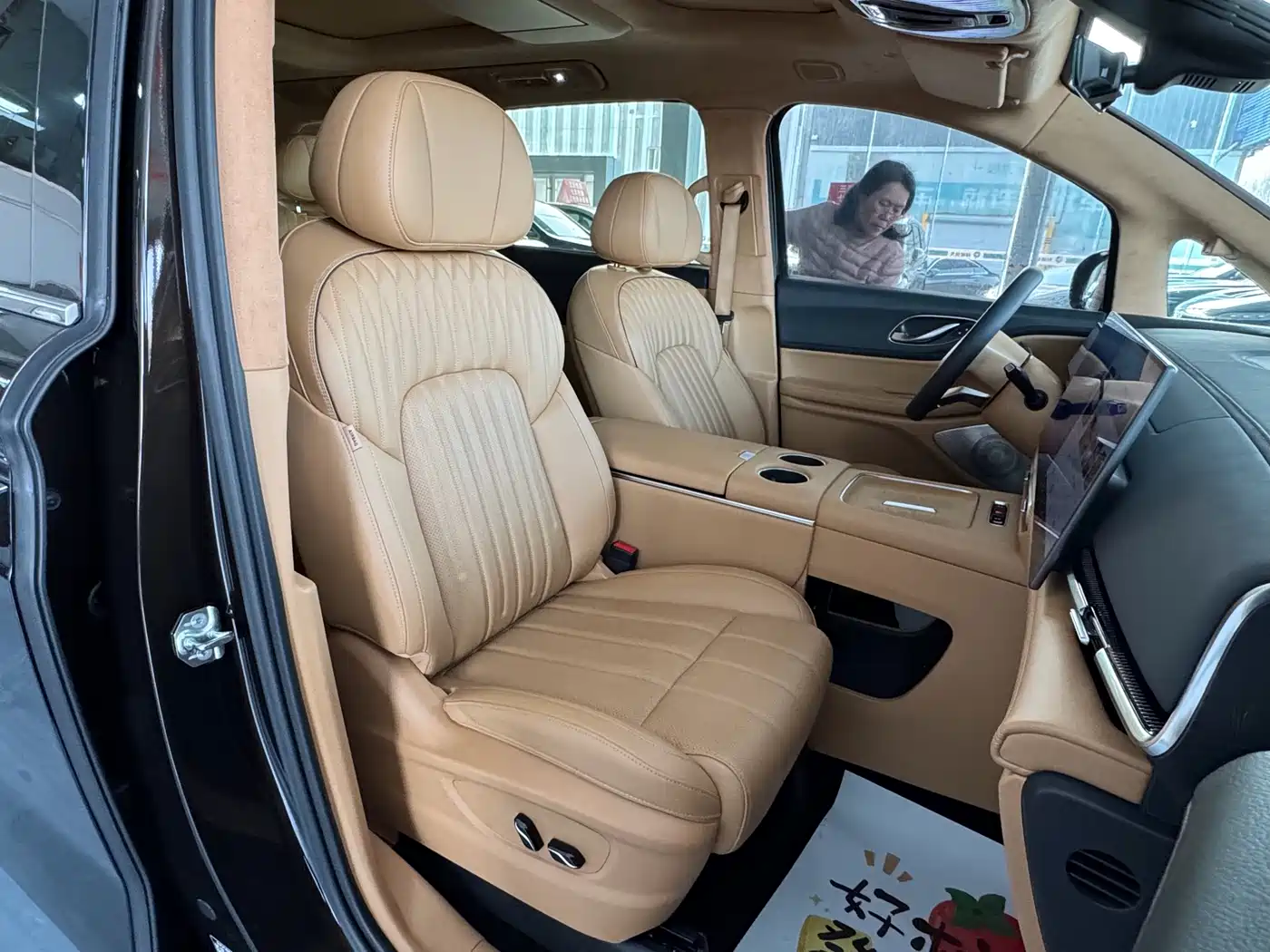 Voyah Auto Voyah Dreamer 2025 PHEV AWD Flagship Kunpeng Edition фото 10
