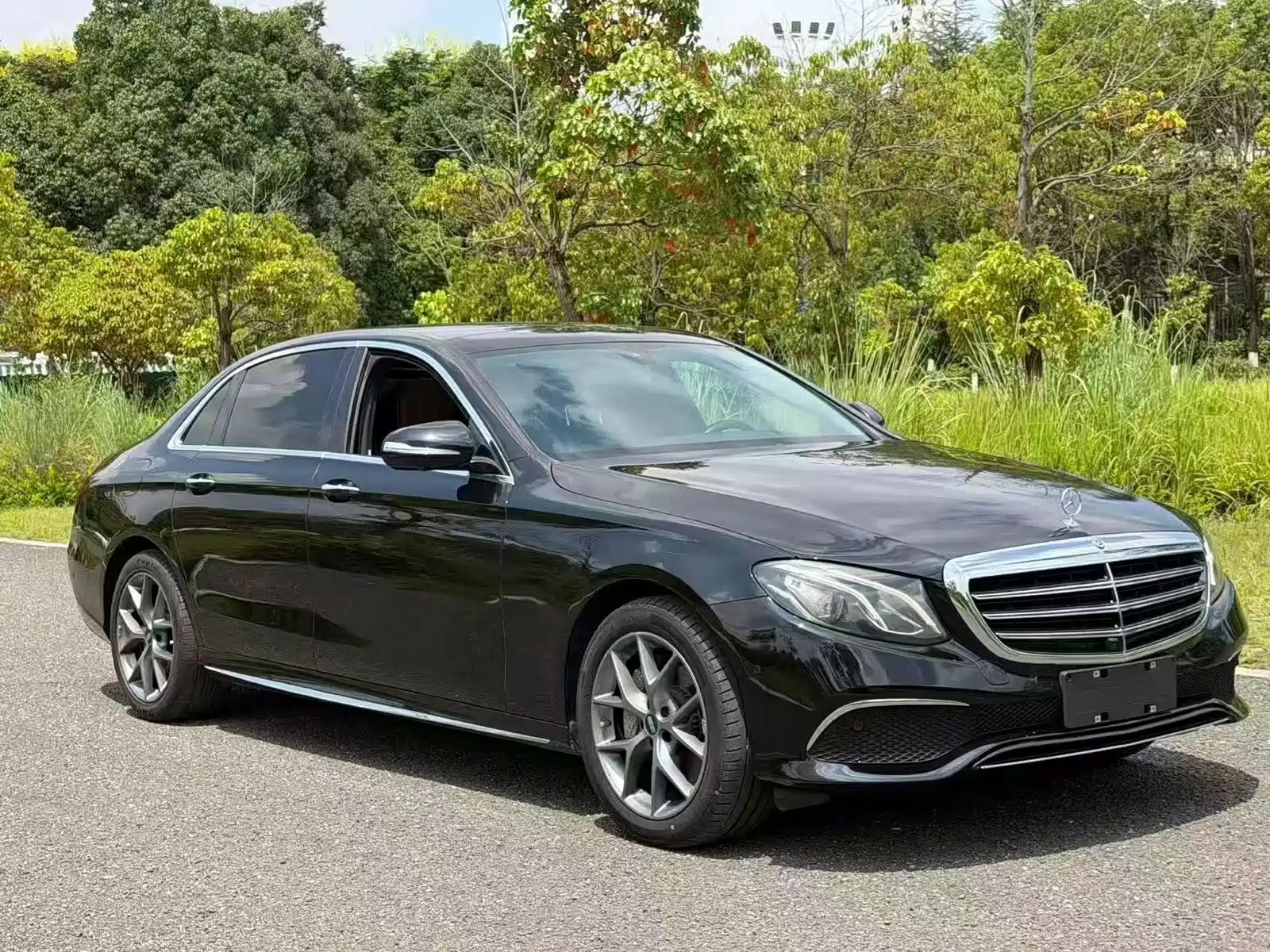 Фото 3 - Mercedes-Benz E-Class
