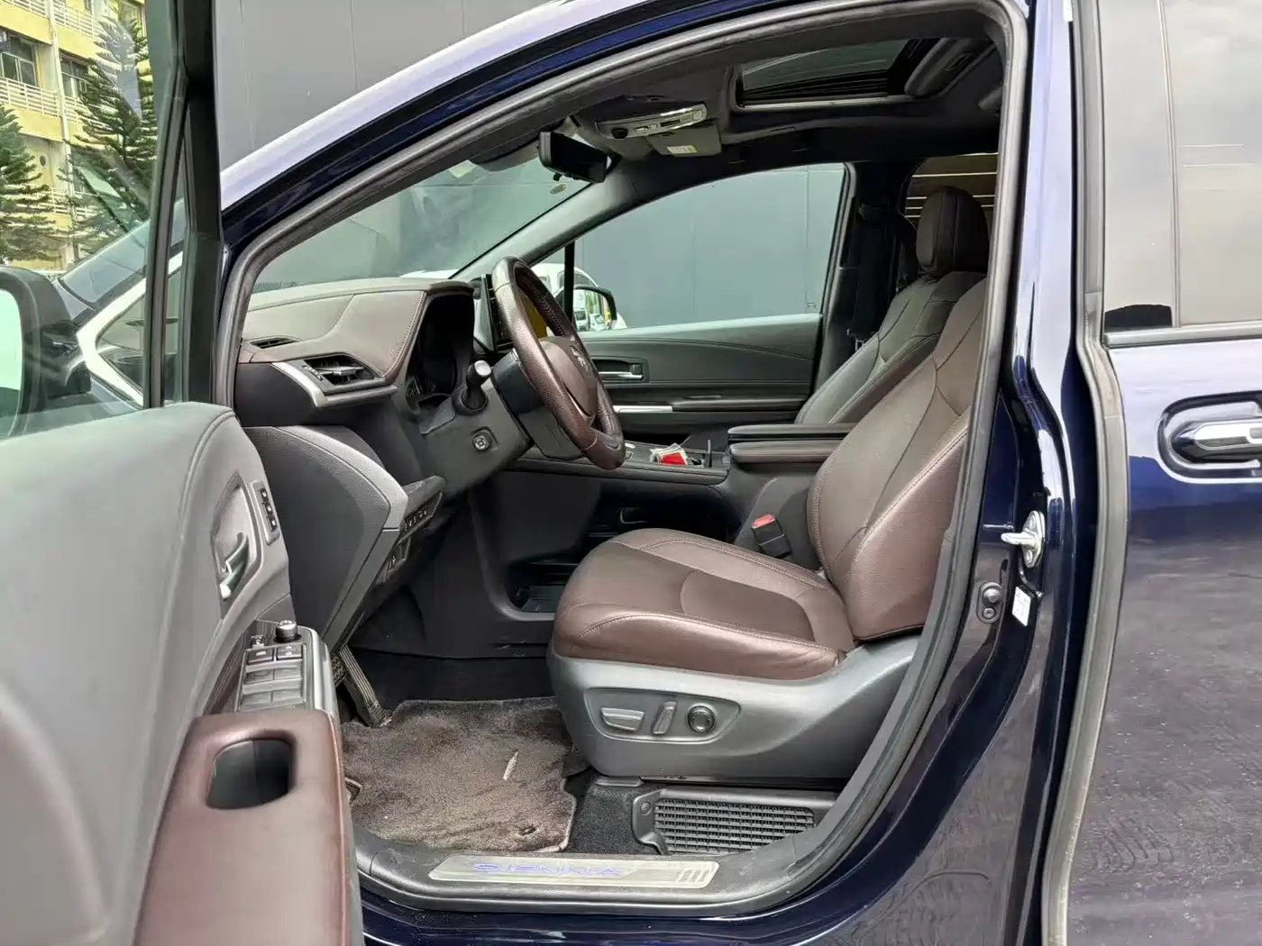 Фото 3 - Toyota Sienna