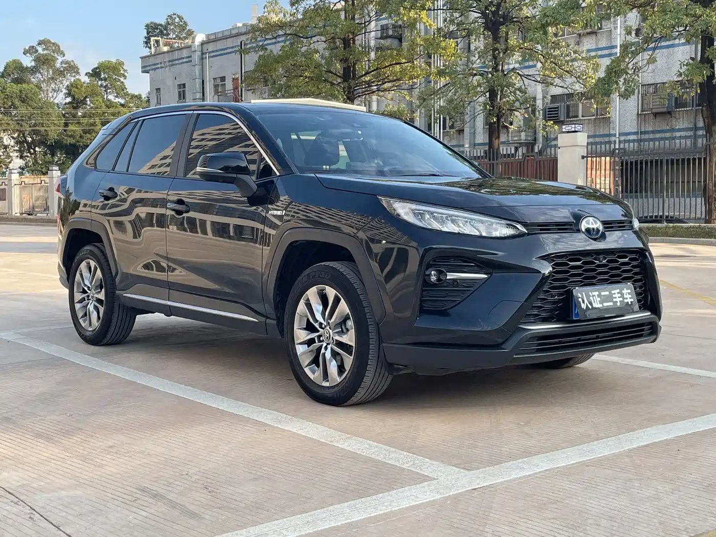 Toyota Wildlander 2022 Hybrid 2.5L E-CVT FWD Luxury Edition фото 2