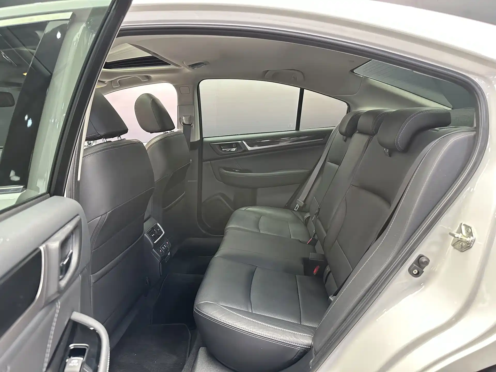 Фото 5 - Subaru Legacy
