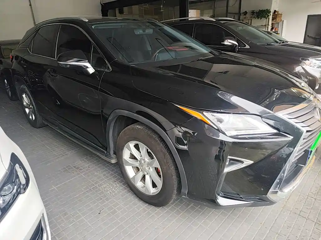 Фото 4 - Lexus RX