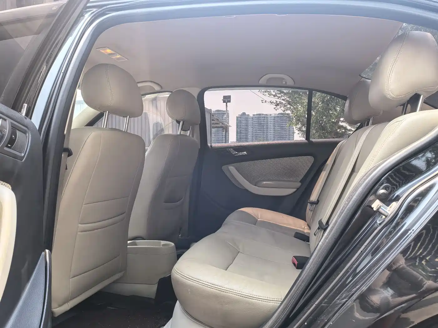 Volkswagen Lavida 2013 Classic 1.6L Manual Style Edition фото 6