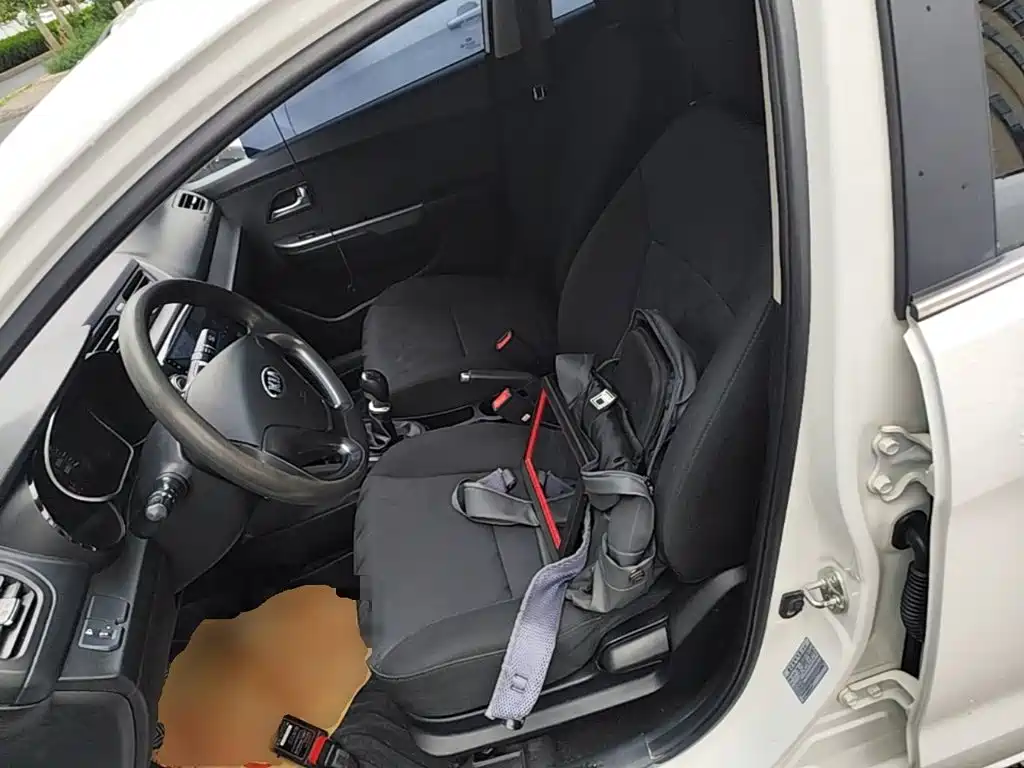 Kia K2 2017 2015 Sedan 1.4L MT GLS