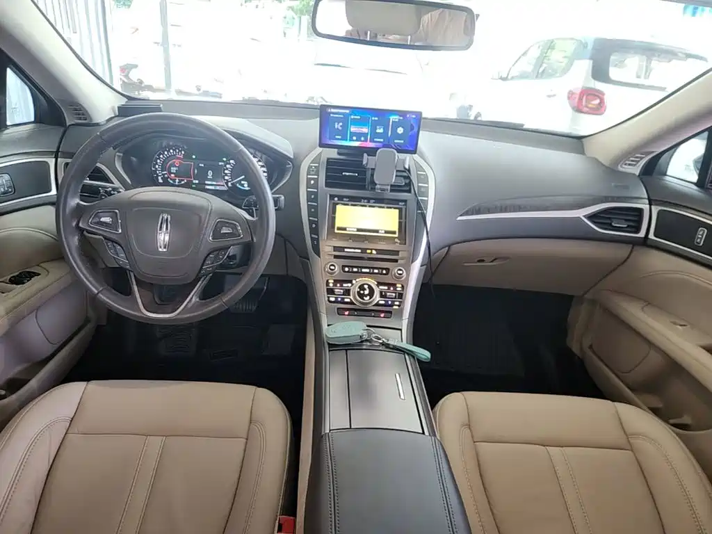 Photo 10 - Lincoln MKZ