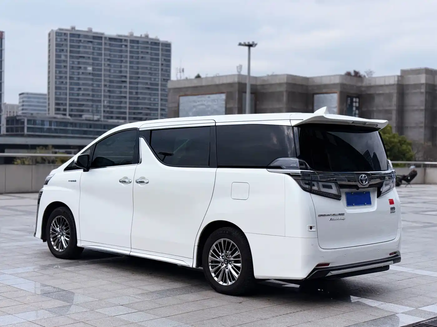 Toyota Vellfire 2021 Crown Hybrid 2.5L HV Supreme Edition фото 7