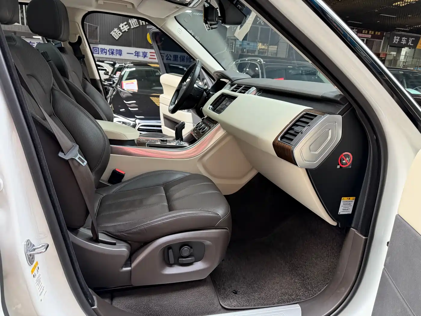 Land Rover Range Rover Sport 2016 Model 3.0 SC V6 HSE фото 30