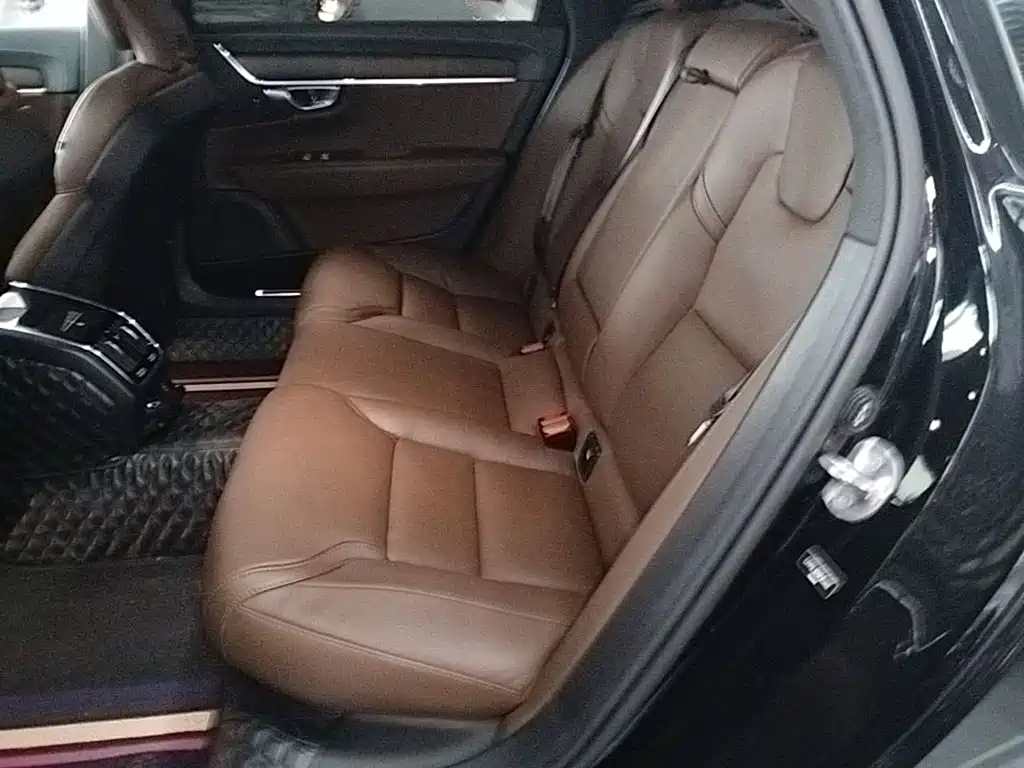 Фото 17 - Volvo S90