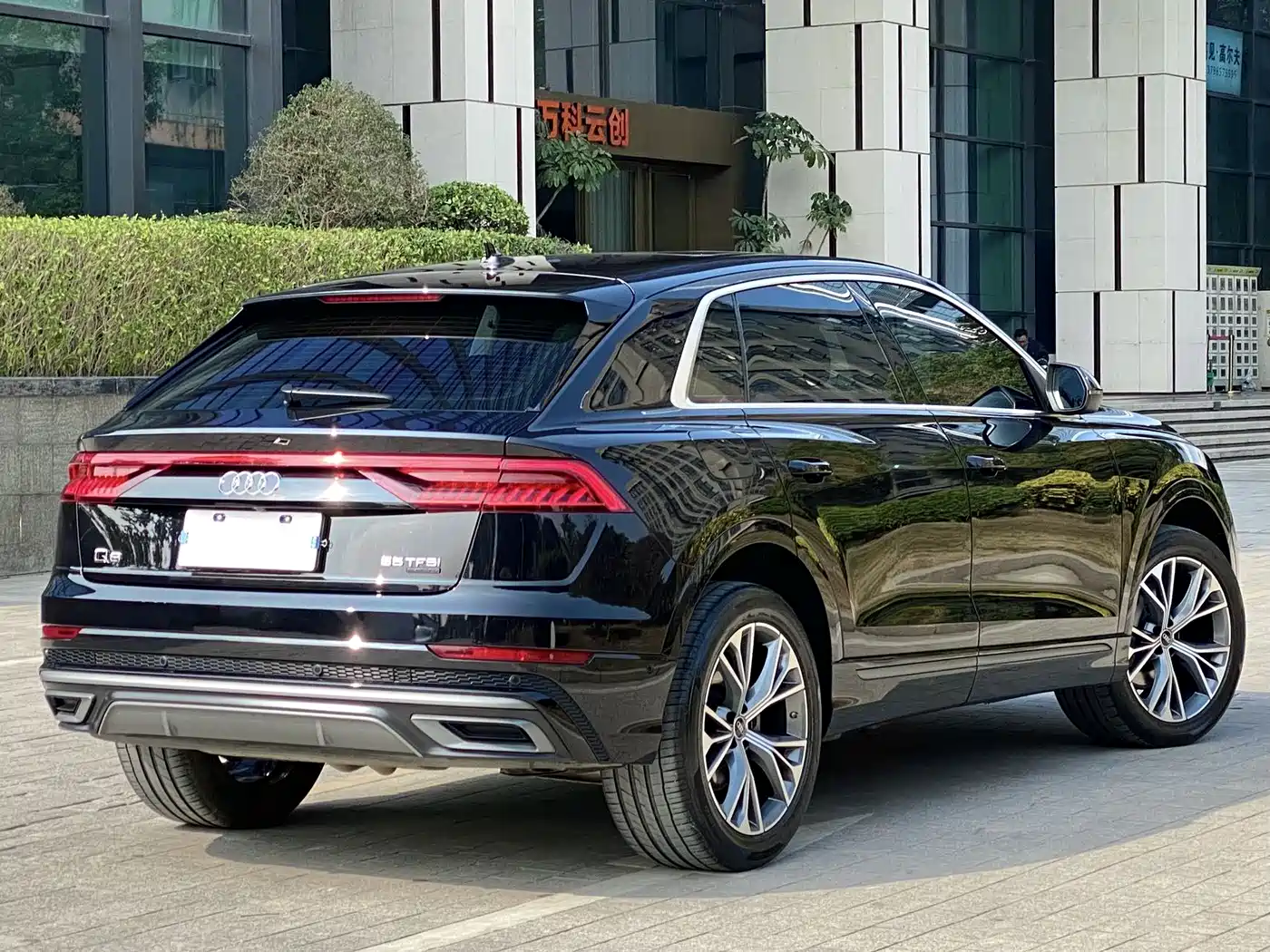 Audi Q8 2021 Model 55 TFSI Luxury Dynamic фото 5