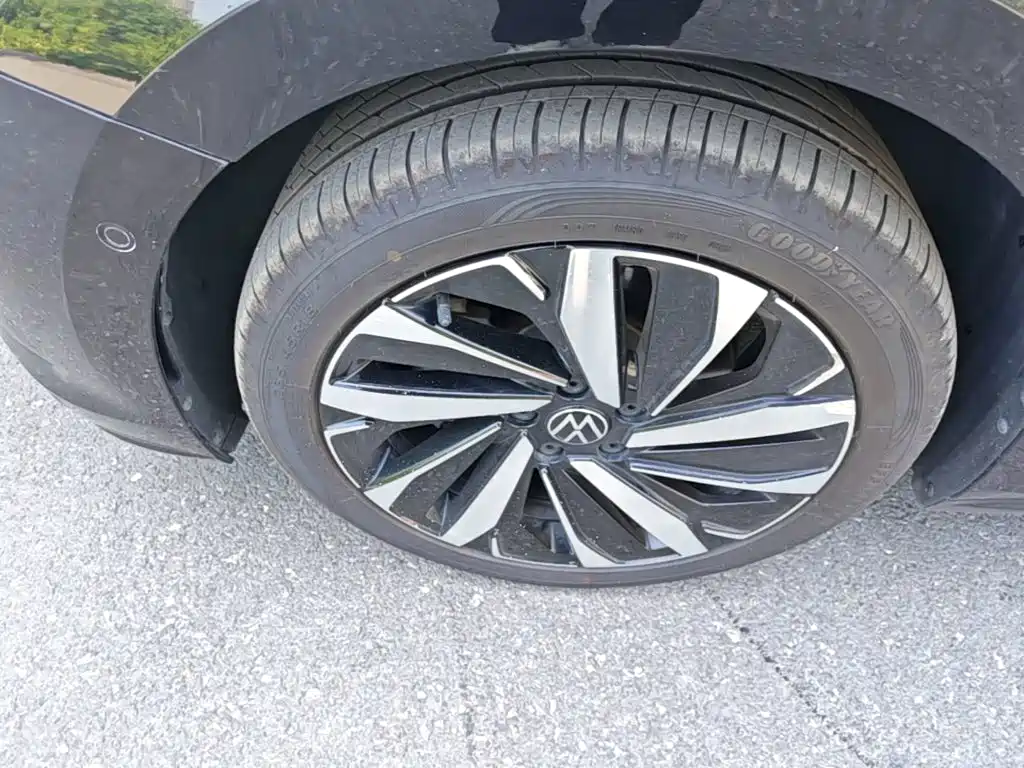 Photo 23 - Volkswagen Passat
