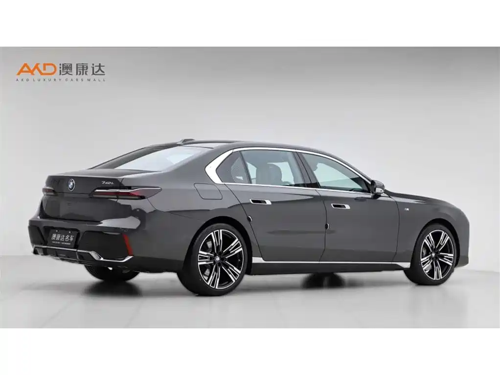 BMW 7 Series 2023 740Li Exclusive M Sport Package фото 3