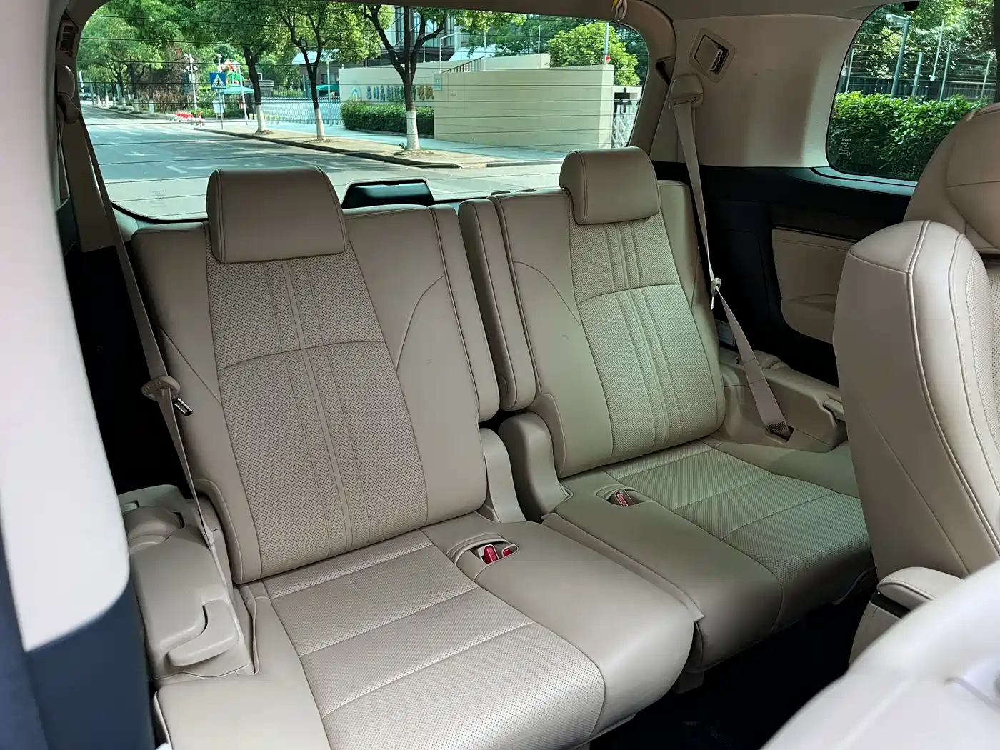Toyota Vellfire 2019 Hybrid 2.5L HV Premium Edition фото 21