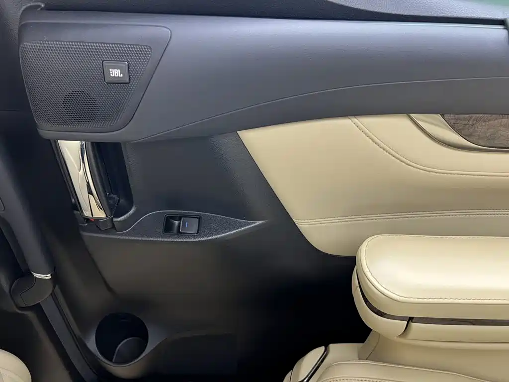 Toyota Vellfire 2022 2021 Crown Hybrid 2.5L HV Premium Edition