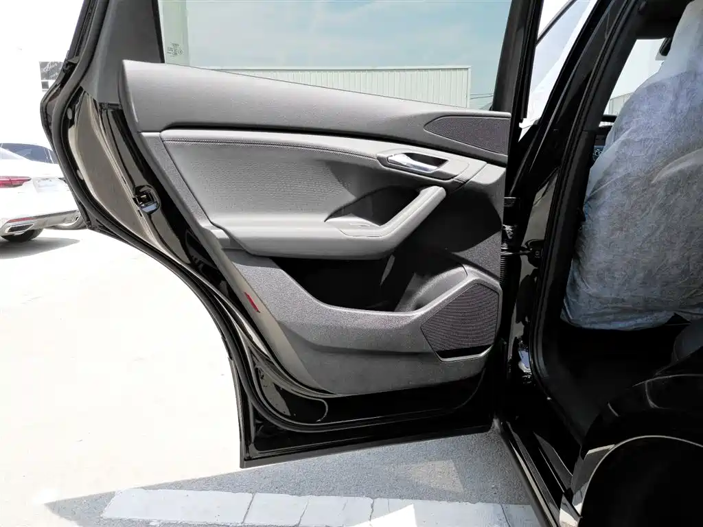 Audi Q6L e-tron 2025 Extended Range Edition фото 9