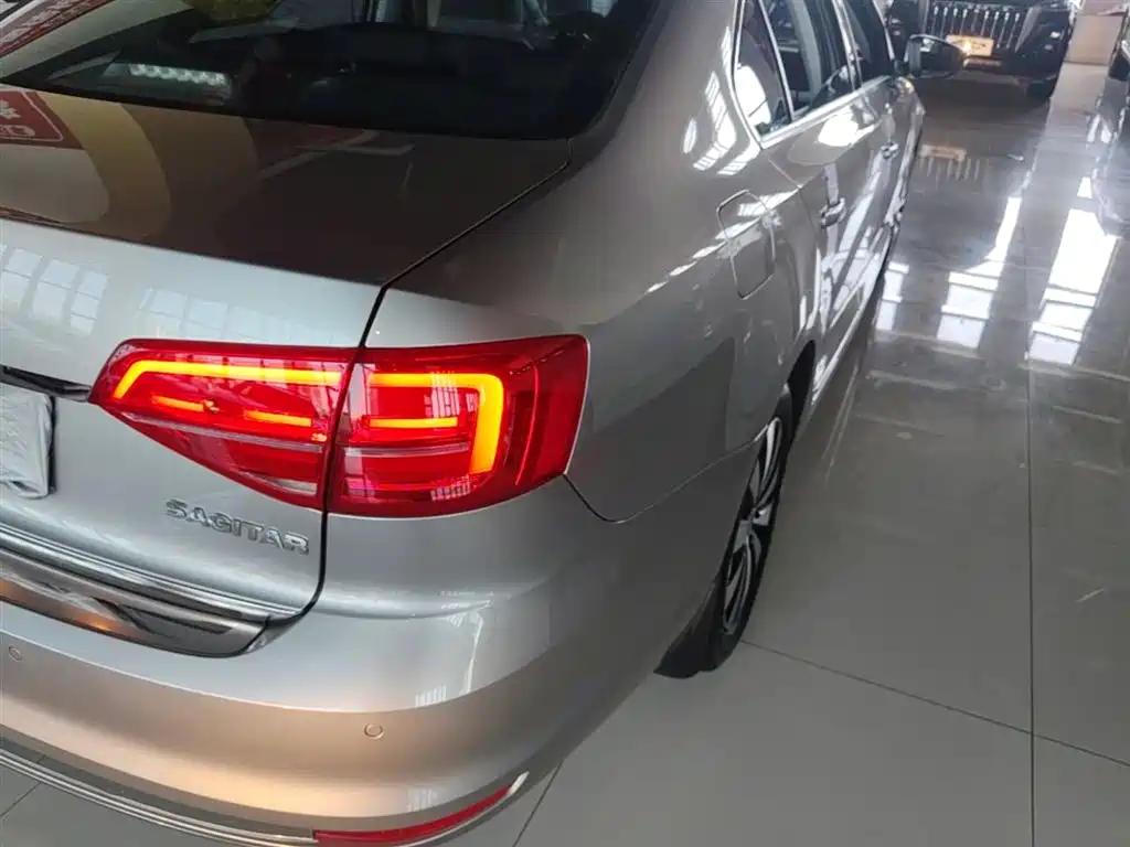 Volkswagen Sagitar 2018 1.6L Manual Comfort фото 8