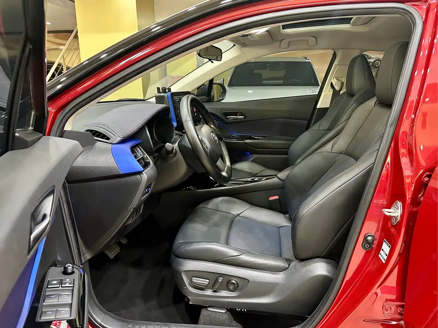 Toyota C-HR 2020 Model 2.0L Leading фото 8