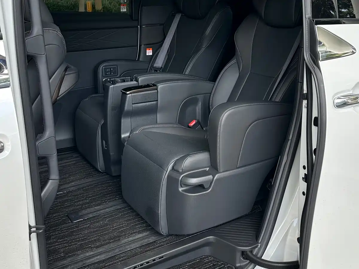 Toyota Alphard 2026 2025 Hybrid 2.5L Ultimate Gold Edition