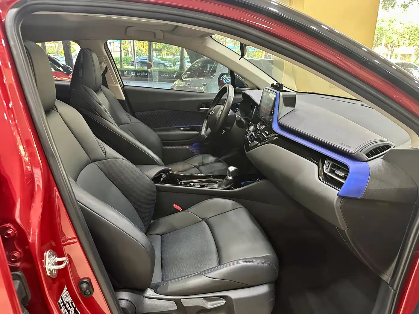 Toyota C-HR 2020 Model 2.0L Leading фото 10