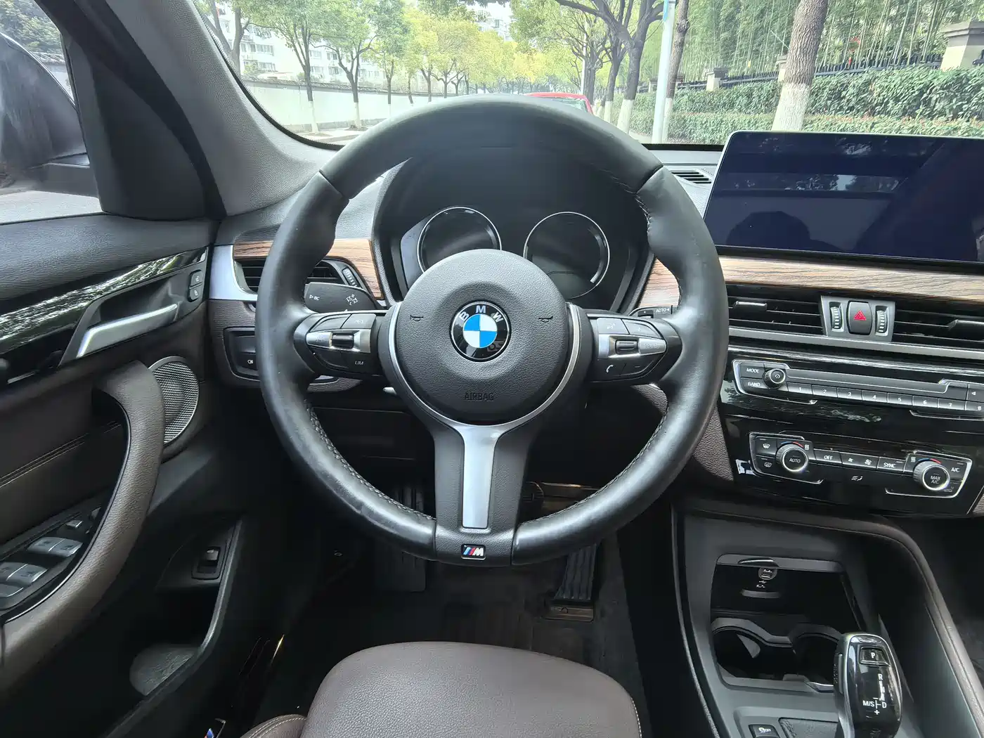 BMW X1 2022 sDrive25Li Leading фото 9