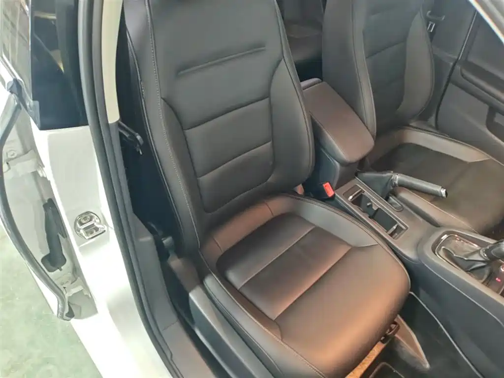 Volkswagen Sagitar 2018 180TSI DSG Premium Edition фото 25