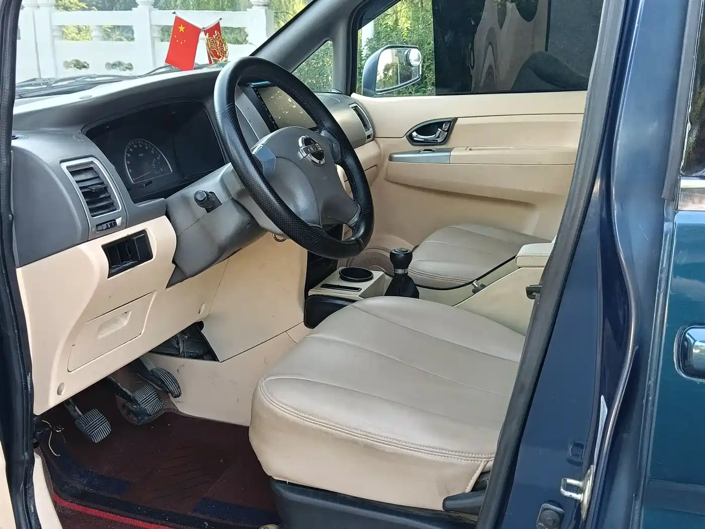 Dongfeng ZNA Shuaike 2011 2011 1.6L Manual Luxury 7-seater