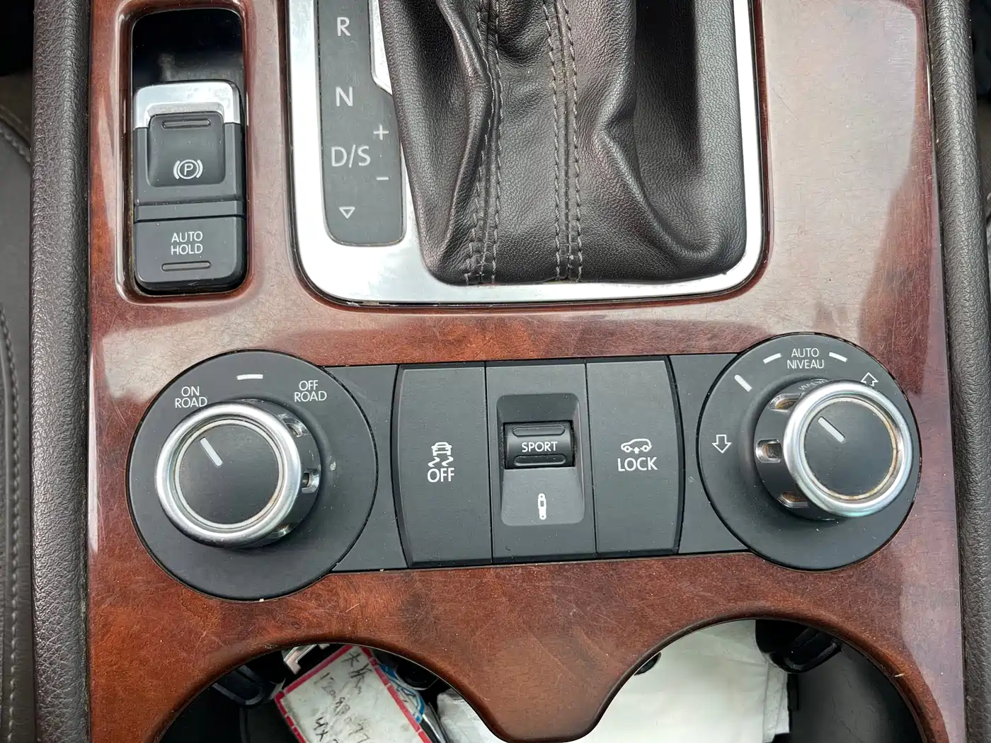 Volkswagen Touareg 2011 3.0TSI Luxury фото 11