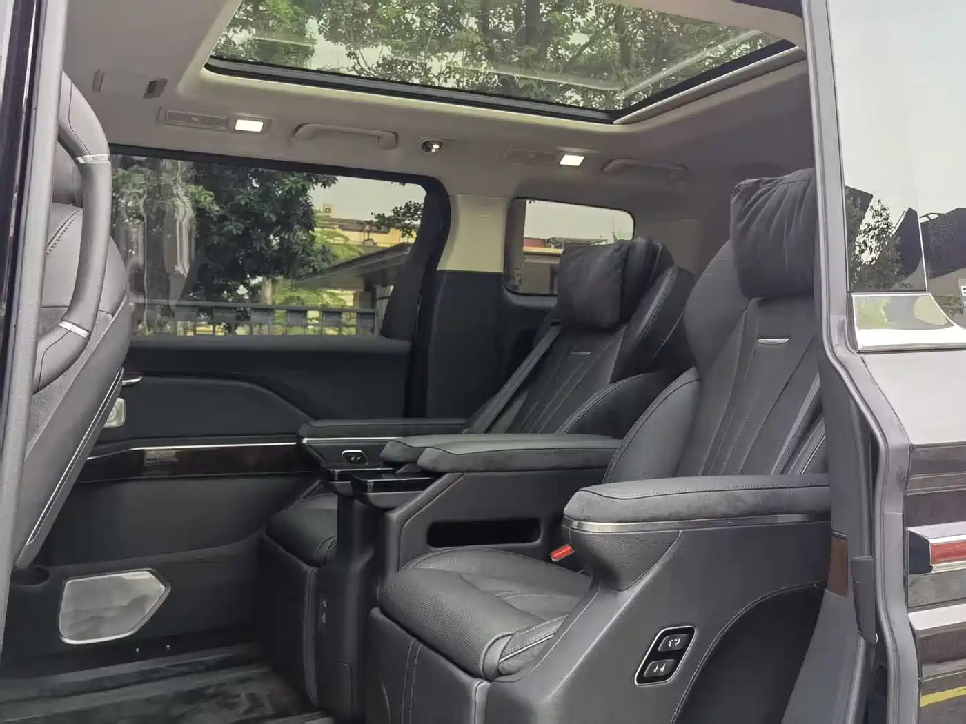 Hongqi HQ9 2024 Model 2.0T Luxury Edition фото 10