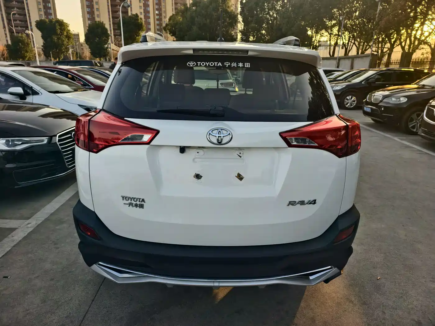 Toyota RAV4 Rongfang 2013 2.0L CVT 2WD Urban фото 6