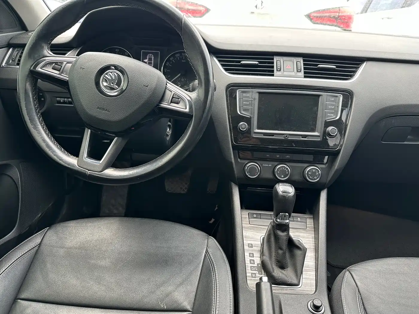 Škoda Octavia 2017 1.6L Automatic Smart Edition фото 6