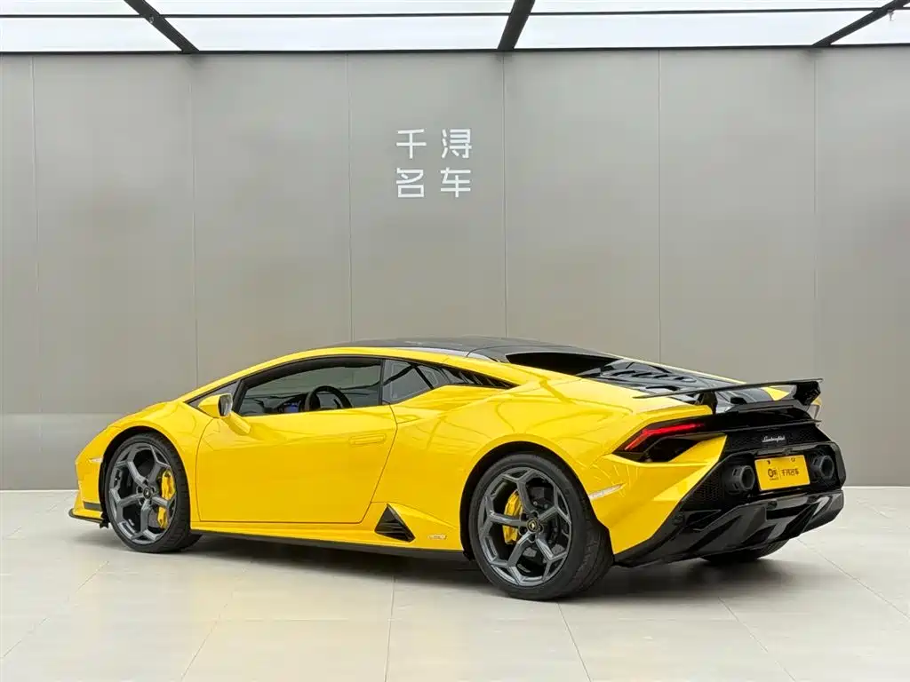 Фото 13 - Lamborghini Huracán