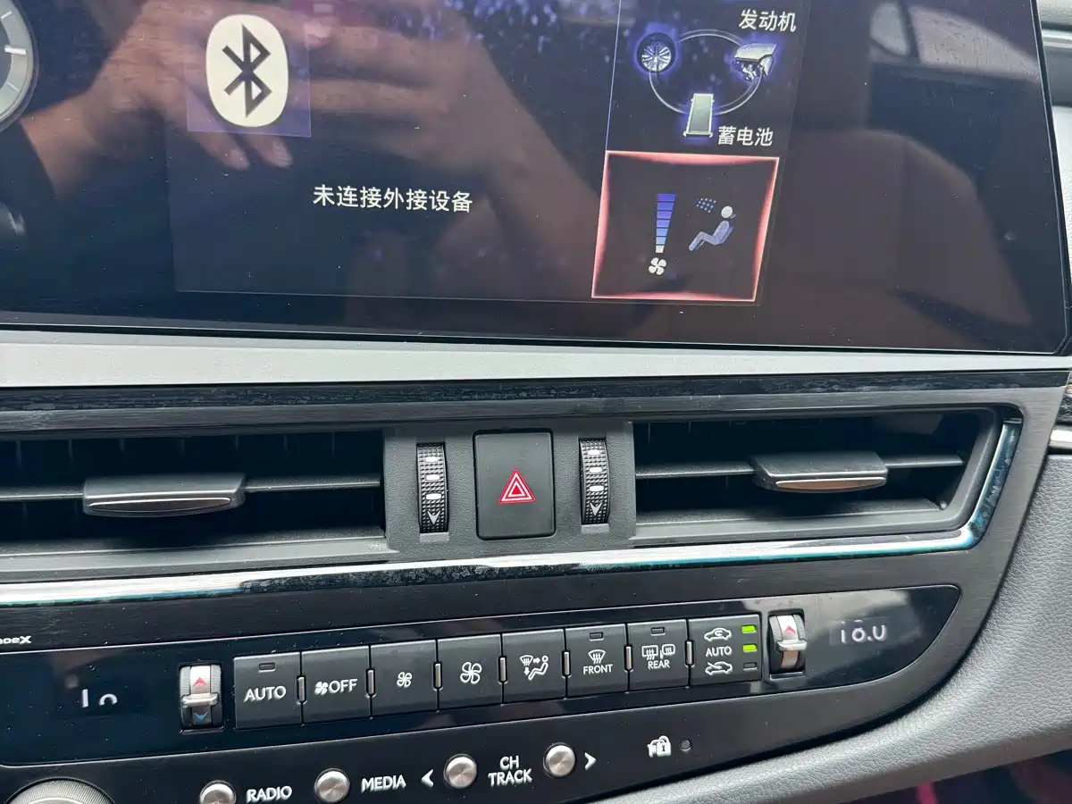 Lexus ES 2022 300h Ultimate Edition фото 8