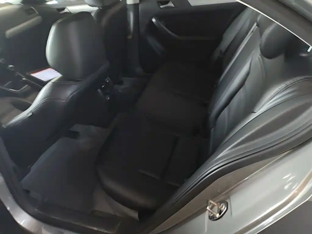 Volkswagen Sagitar 2014 Facelift 1.6L Manual Comfort фото 17