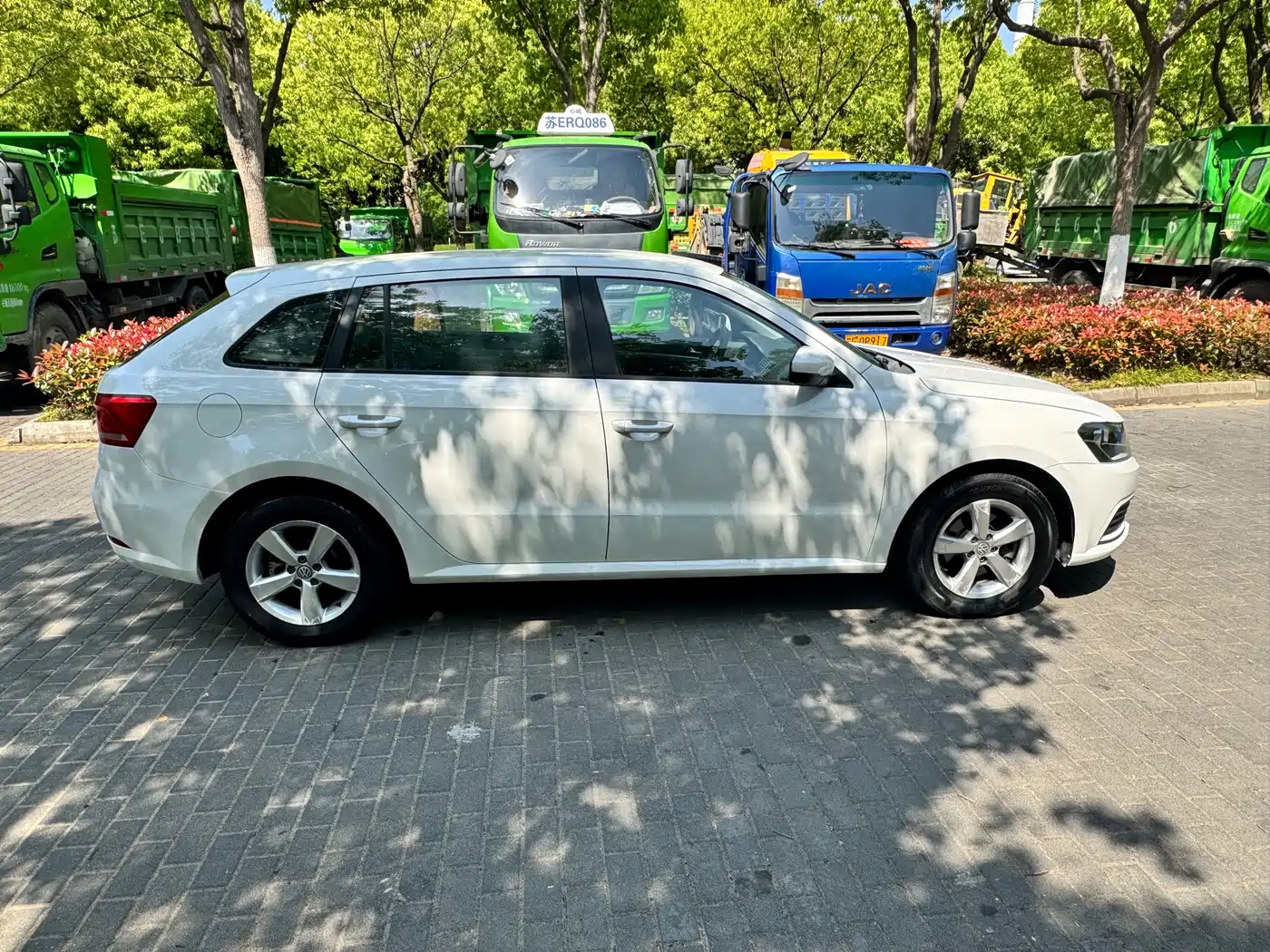Volkswagen Lavida Tour 2015 1.6L Automatic Trend Edition фото 13