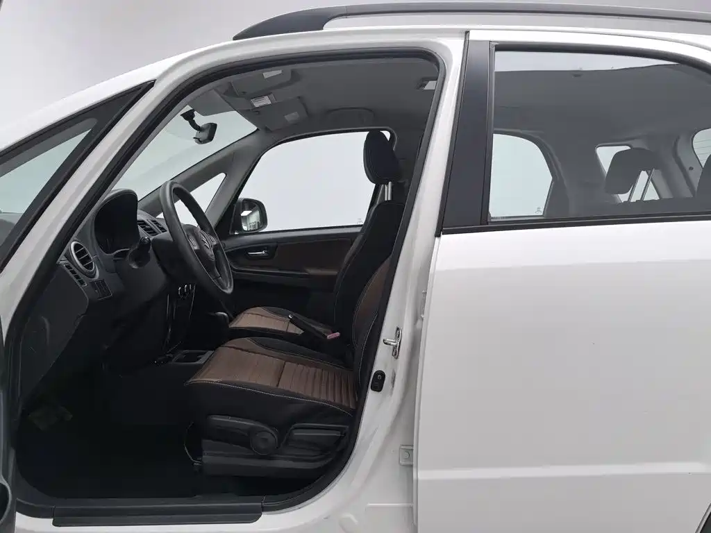 Фото 10 - Suzuki SX4