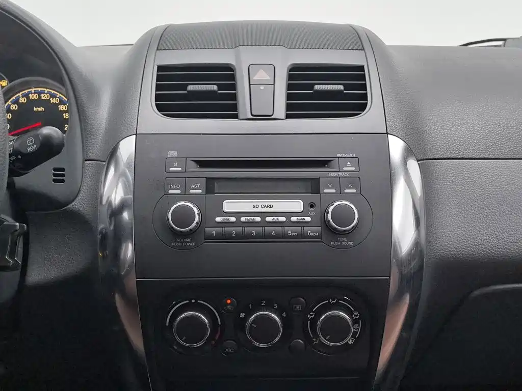 Фото 12 - Suzuki SX4