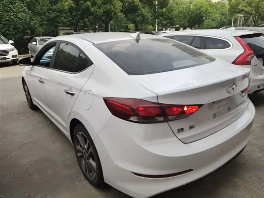 Hyundai Elantra 2016 Model 1.6L Automatic Smart Elite фото 5