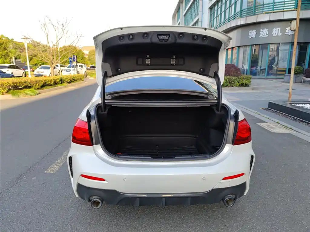 BMW 1 Series 2021 125i M Sport Black Night Edition фото 13