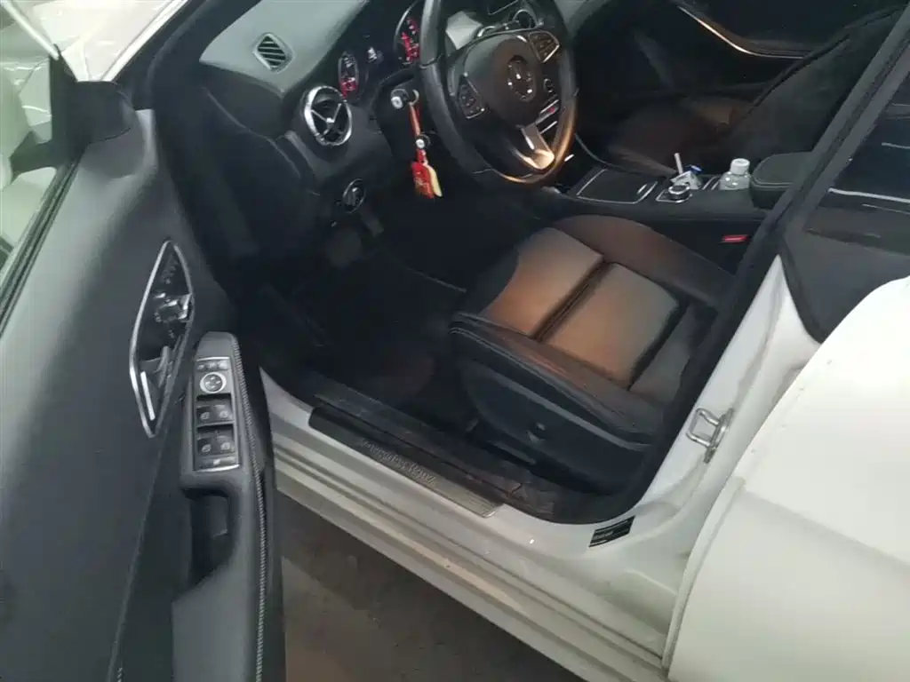 Mercedes-Benz CLA (Import) 2017 CLA 200 Fashion фото 23