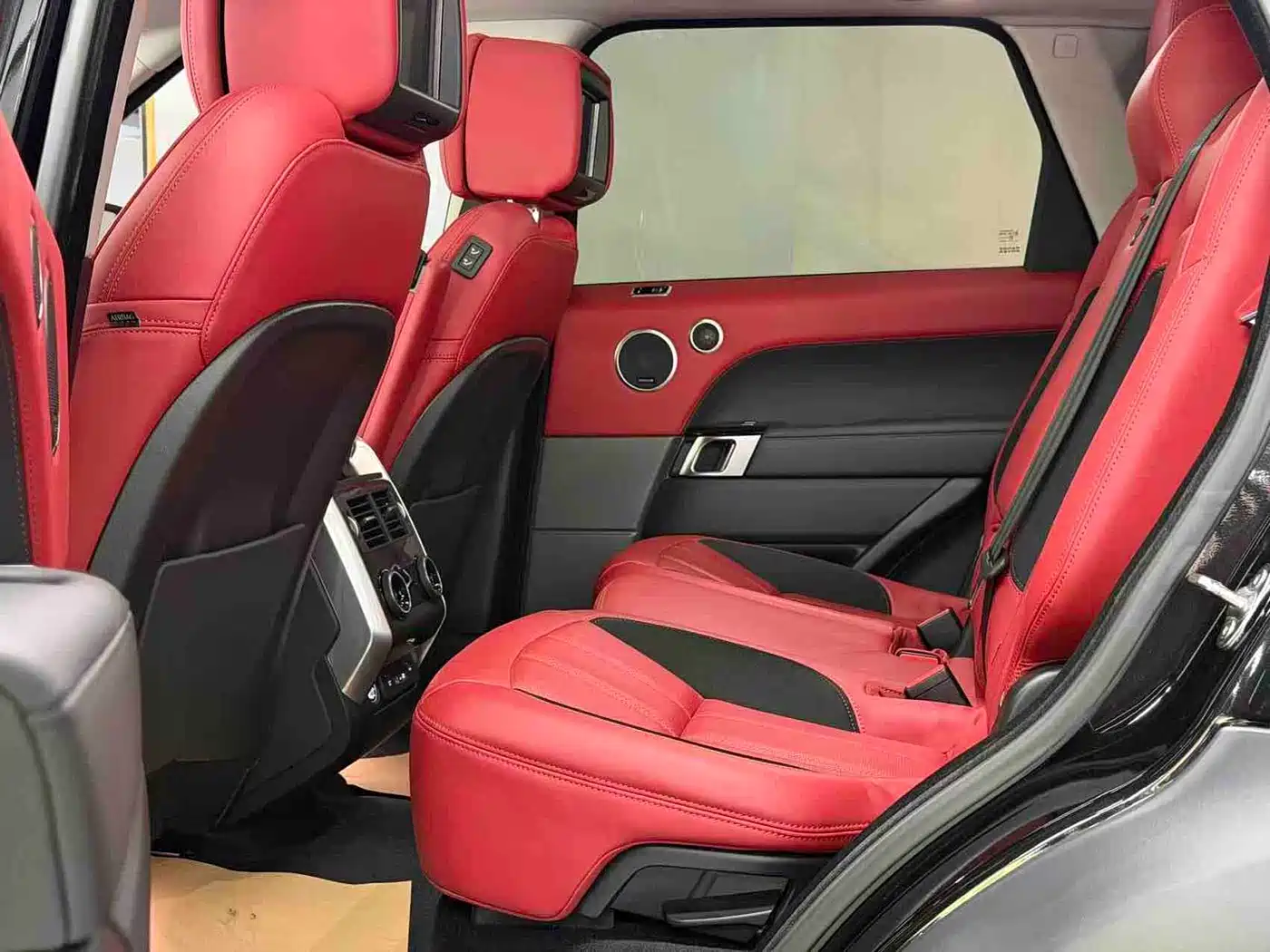 Land Rover Range Rover Sport 2022 3.0 L6 Gloss Black Edition фото 9