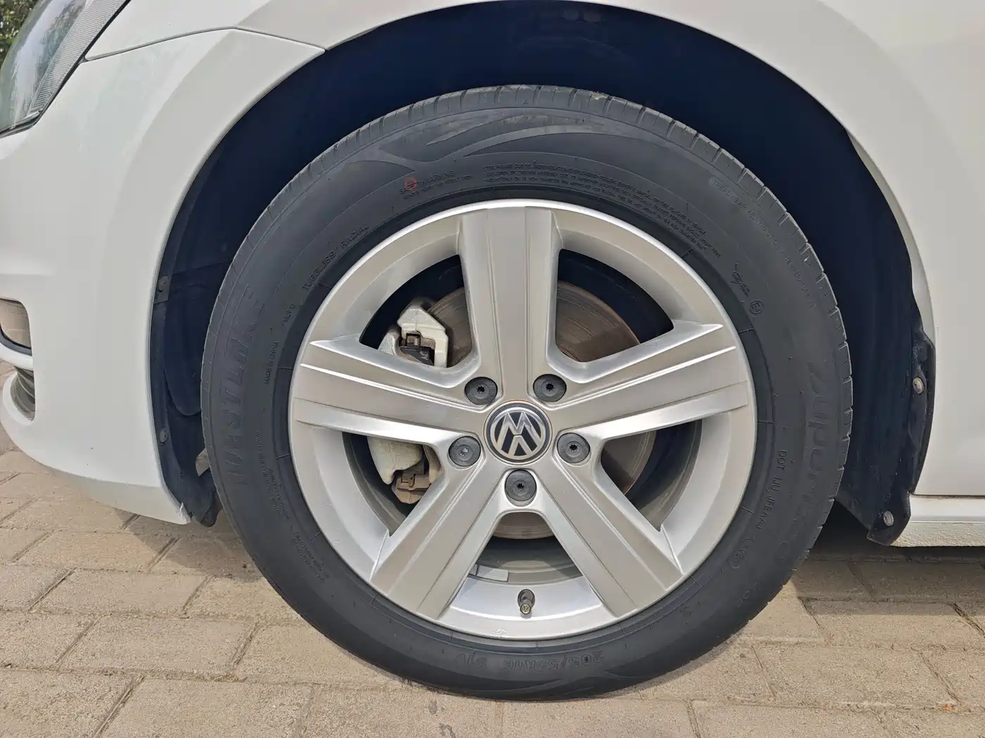 Volkswagen Golf 2017 1.6L Auto Comfort Millionth Edition фото 15
