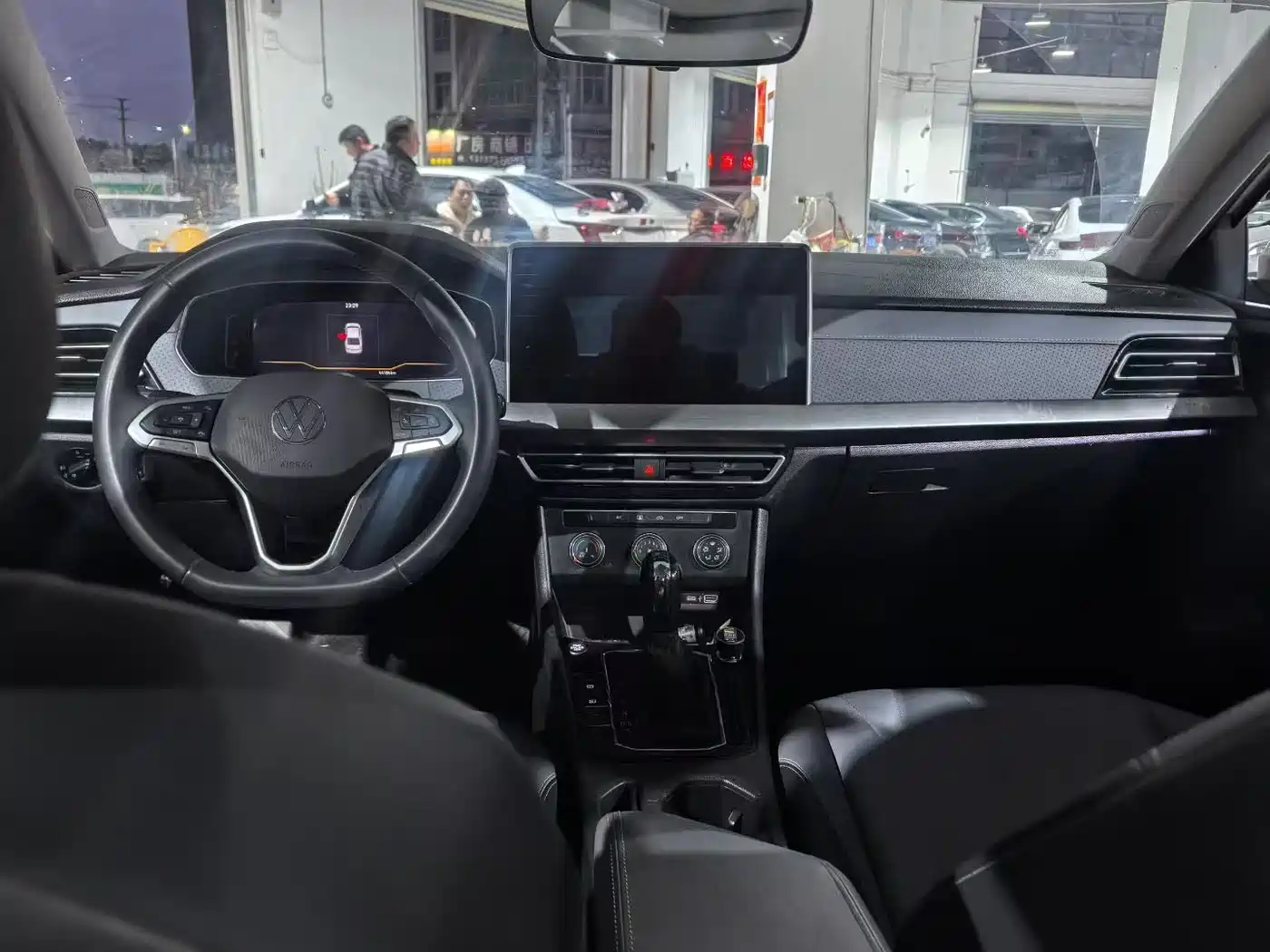 Volkswagen Lavida 2023 1.5L Auto Five Million Edition фото 7