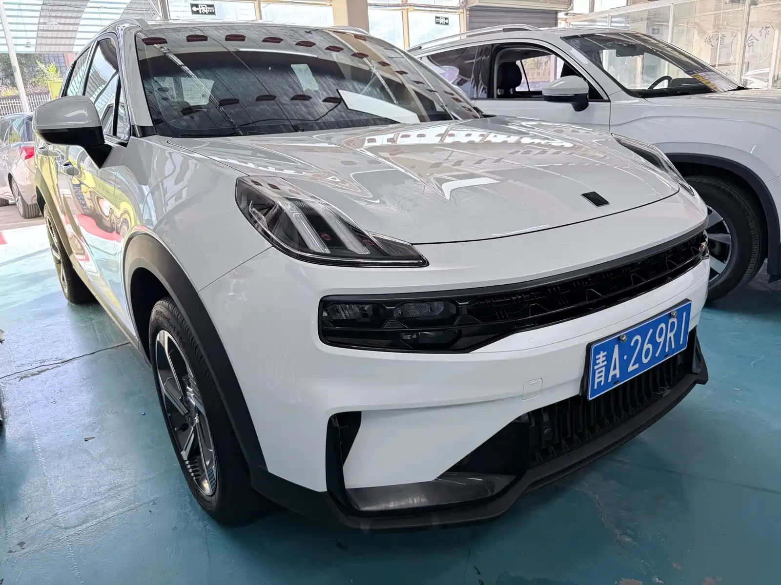 Фото 3 - Lynk & Co 06