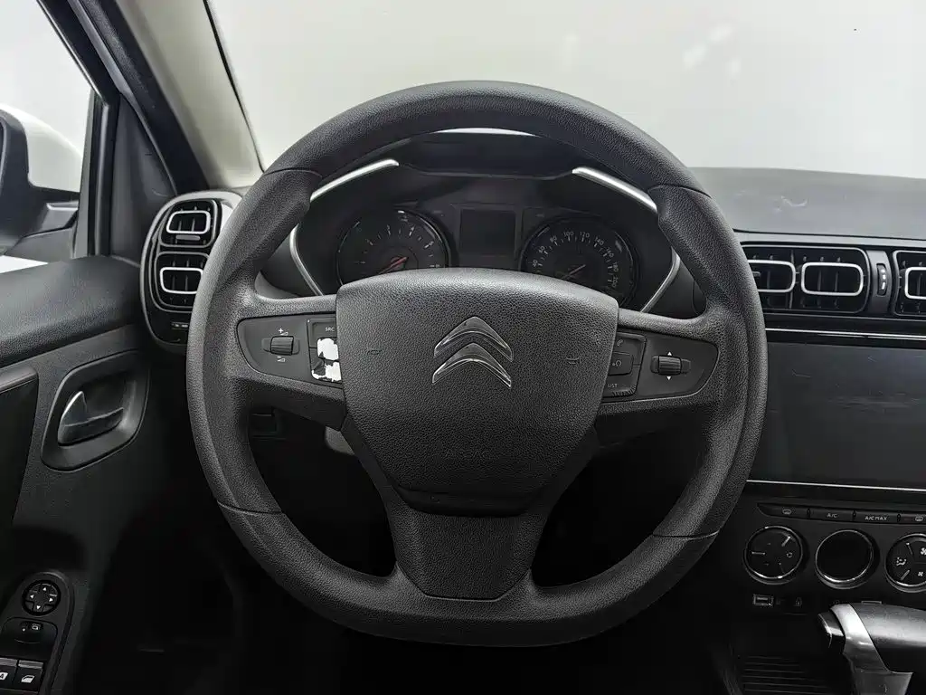 Фото 22 - Citroën C3-XR