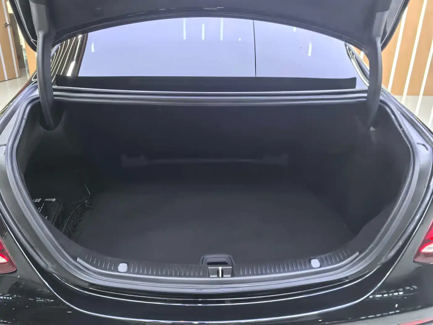 Mercedes-Benz E-Class 2019 E 300 L Fashion фото 13